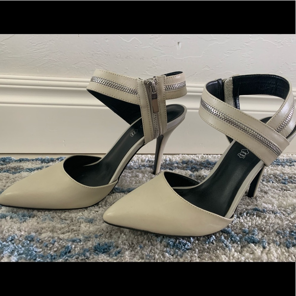 STYLISH Beige heels!!